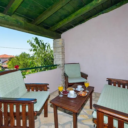 Holiday home Holiday Bepo I Zara Sukosan